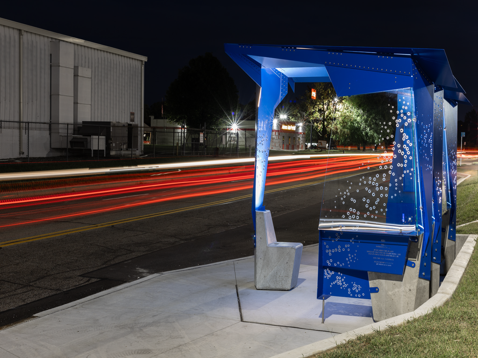 Vista di una moderna stazione degli autobus a Columbus, USA, con un progetto unico.