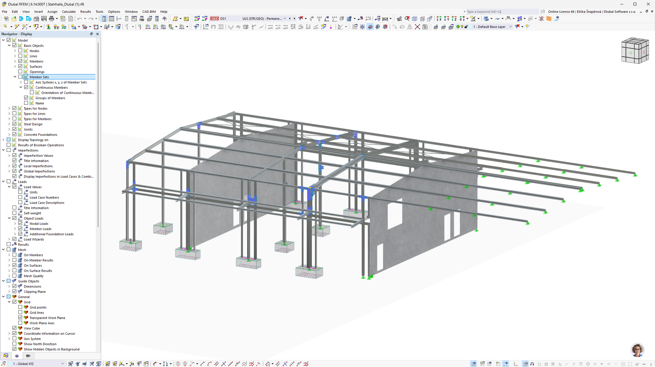 Modello 3D di una hall in acciaio con fondazioni in cemento armato, progettato da Blanke + Zollner Ingenieure GmbH, con ottimizzazione del vento.