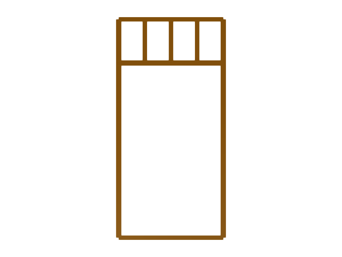 Vista dettagliata di un'apertura per porta in una struttura prefabbricata in legno che mostra tecniche di ingegneria di precisione.