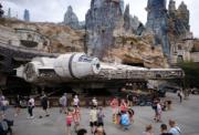 Statek kosmiczny Millenium Falcon w strefie tematycznej Gwiezdnych wojen "Galaxy's Edge" w Orlando