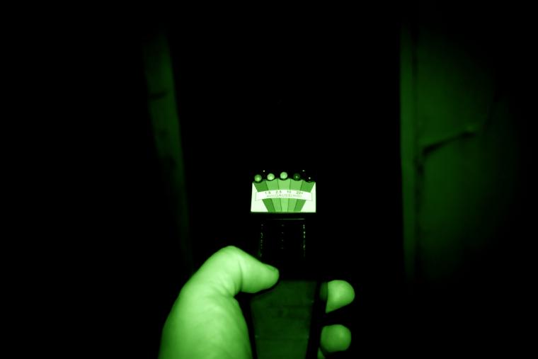 Łowcy duchów używają specjalnego sprzętu do poszukiwania aktywności paranormalnej.