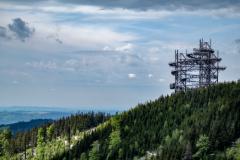 Odwiedzający cieszą się Sky Walk z wysokości