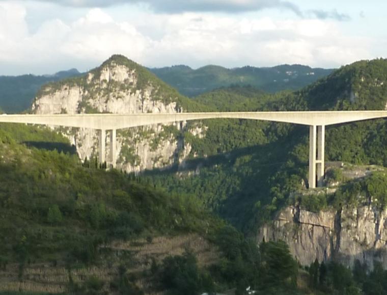 Widok na most Liuguanghe w Chinach, dawniej najwyższy most na świecie