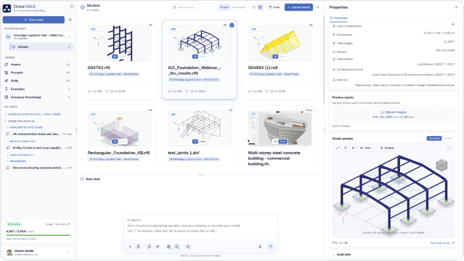Interfejs opartego na sztucznej inteligencji oprogramowania do projektowania konstrukcji CALC pokazujący zarządzanie modelem, podglądy 3D oraz szczegóły właściwości dla projektów ram stalowych i projektowania fundamentów.