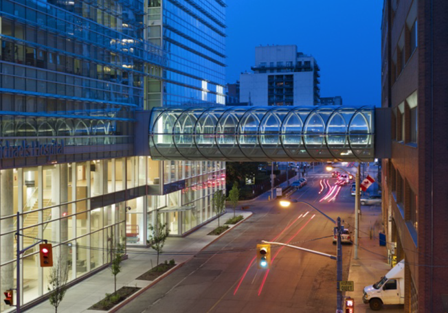 Shuter Street Bridge à noite (© Gartner Steel and Glass GmbH)