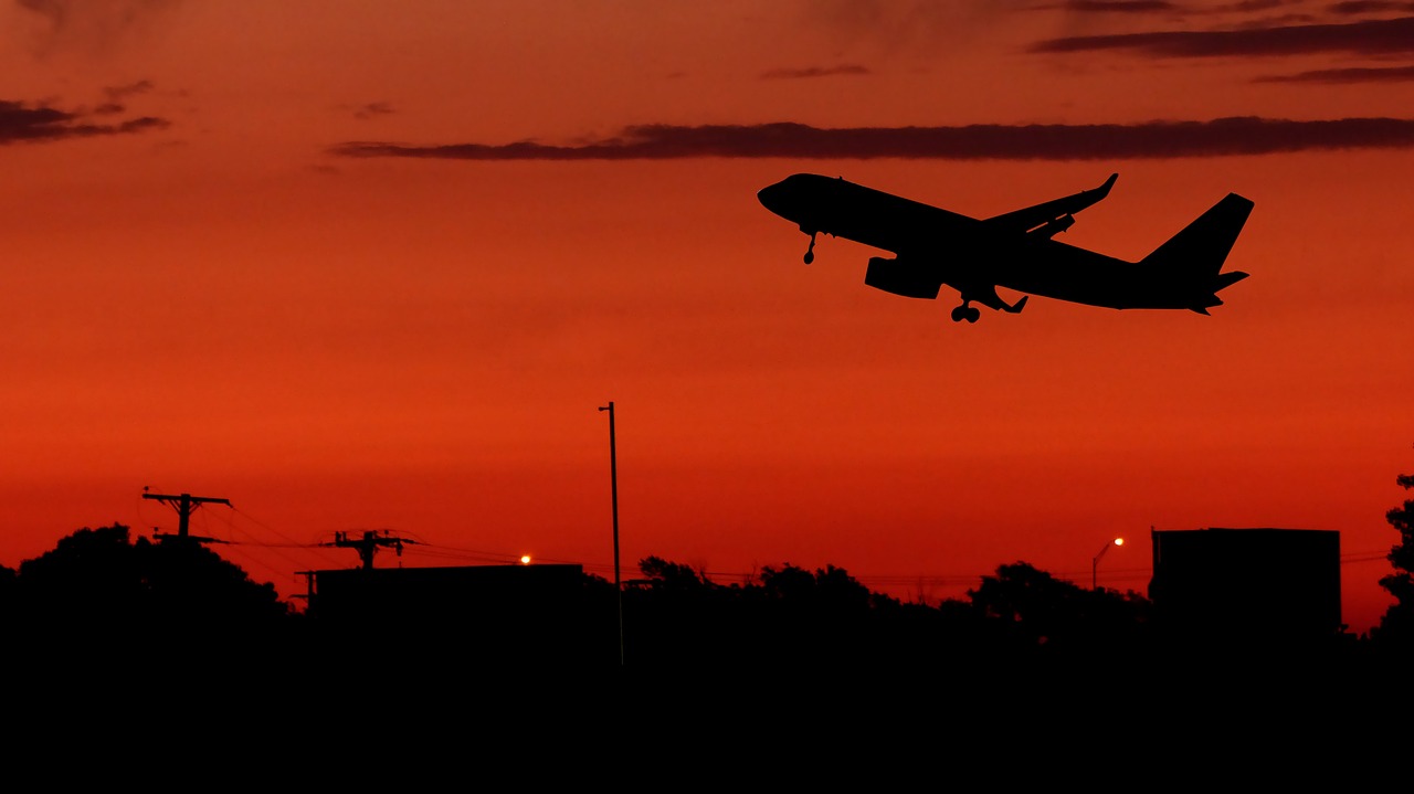 Avião à noite