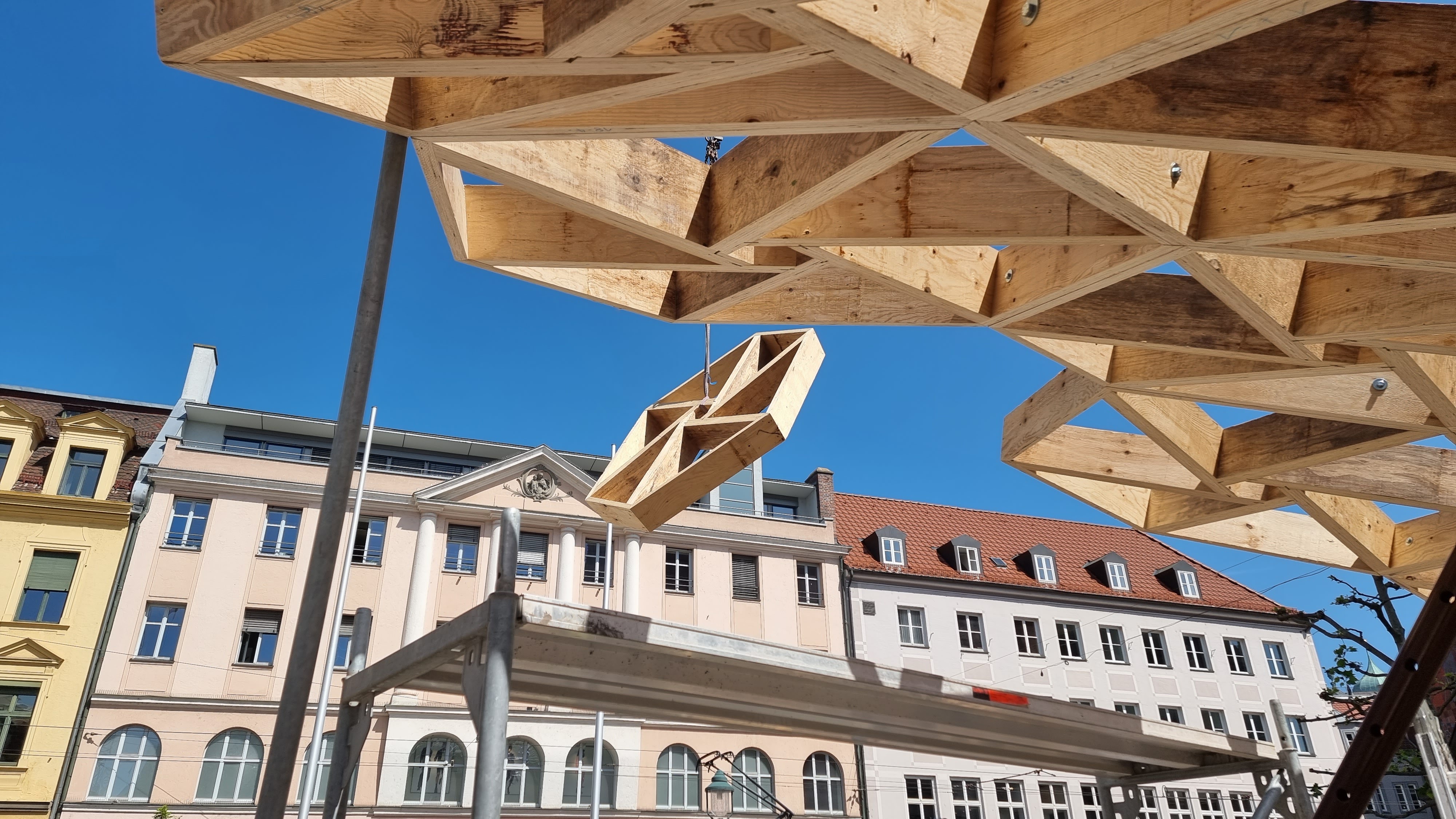 Montagem da casca de grelha em madeira | © Digital Timber Construction DTC, TH Augsburg