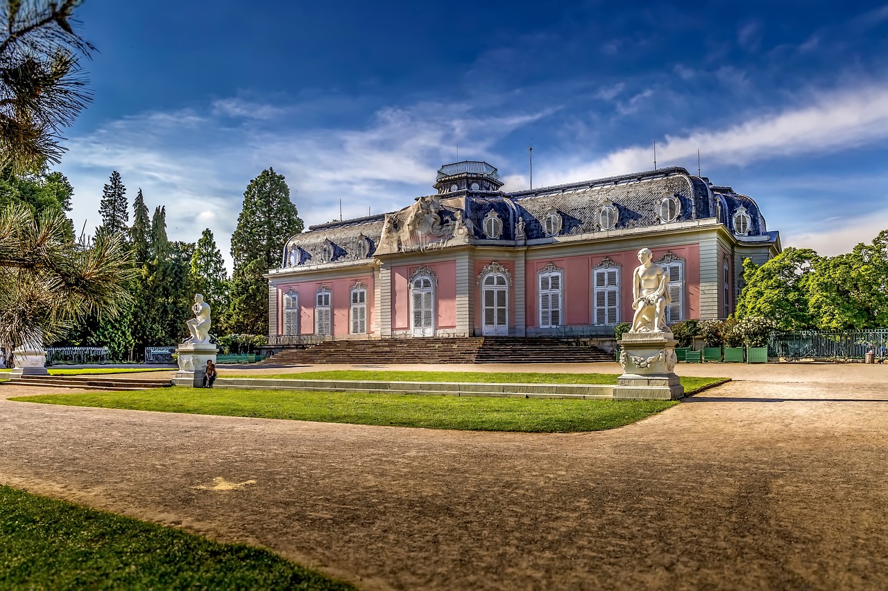 Bastante discreto à primeira vista: o Palácio de Benrath