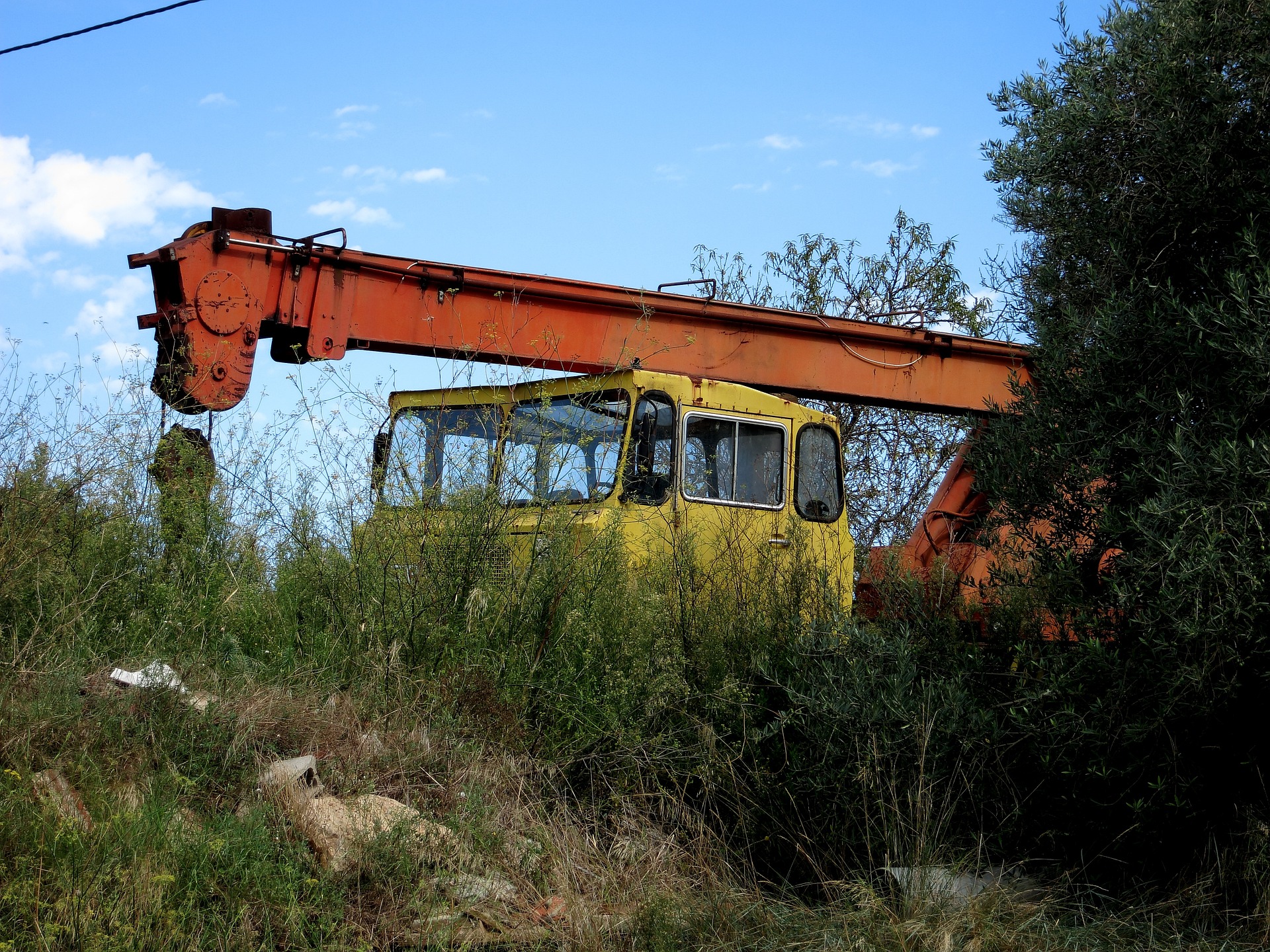 As obras podem ser suspensas por diversos motivos.