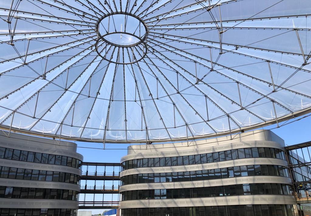 Estrutura de cabos de aparência ultraleve de acordo com o princípio da cúpula de Geiger | © Pfeifer Structures