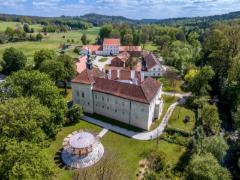 Pavilhão cinético no Castelo de Radíč, República Checa | @ Fotografia: Aleš Jungman