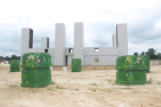 Bowser's Castle em estrutura modular de contentores de aço no GG Sports Park, EUA, © Warren County Record