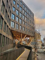Edifício de escritórios WOOD sobre pilares de madeira | © CBS-Lifteam