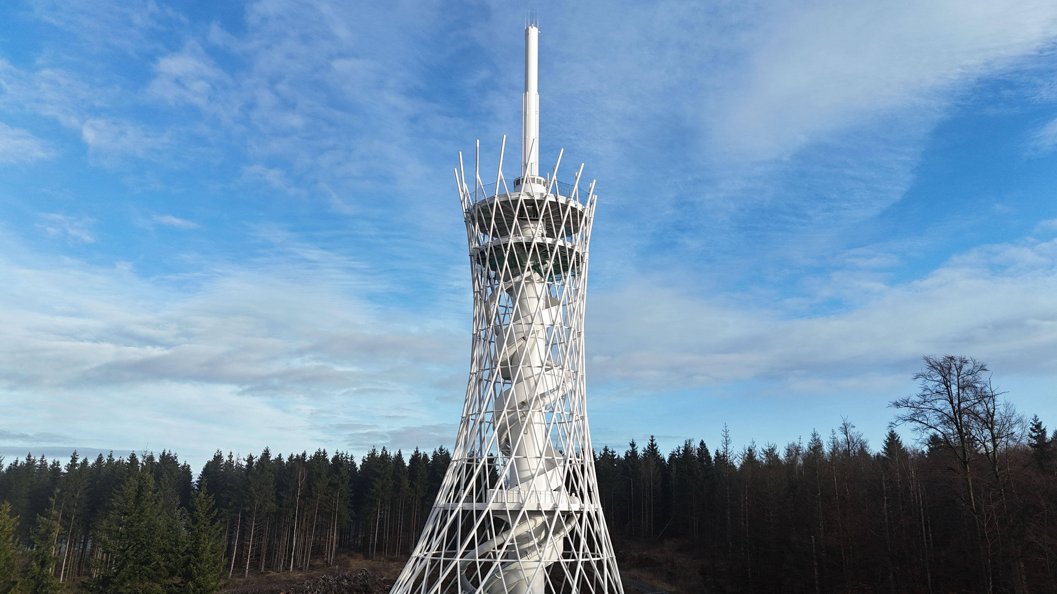 Torre Hexenbesen no Harz, uma impressionante estrutura de aço com design em espiral