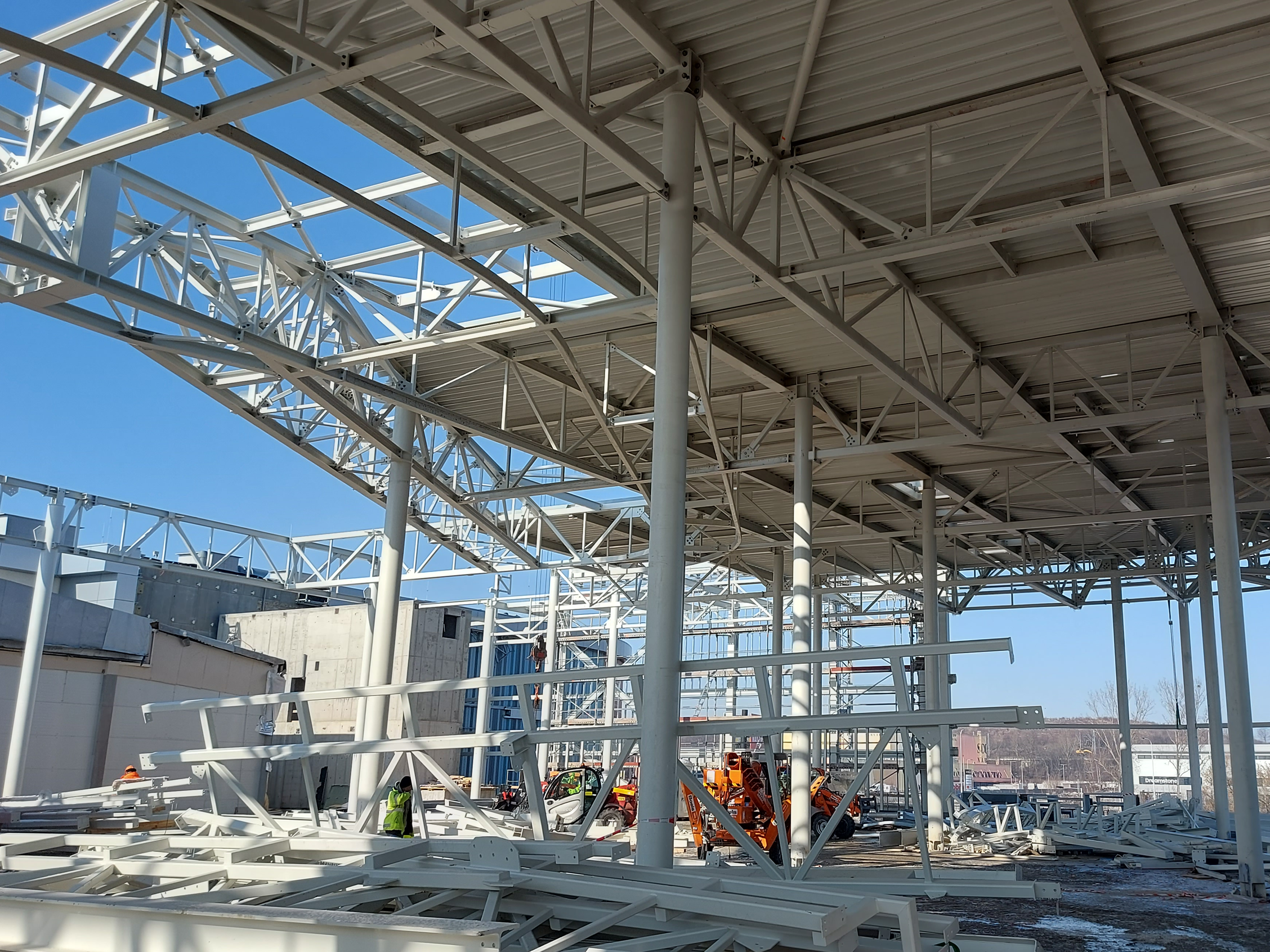Ampliação das salas de cinema na parte norte do centro comercial Westfield Černý Most em Praga, incluindo novas estruturas e altura de parapeito +16,2 m