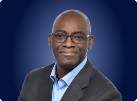 Retrato de Hippolyte Sagbo, destacando as suas contribuições como cliente de soluções de software de engenharia