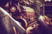 Um gerador a diesel para fornecimento de energia de emergência em caso de falha elétrica demonstra a sua robustez e capacidade de utilização.