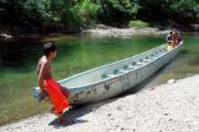 Representação do cotidiano dos povos indígenas em torno do Canal do Panamá, mostrada através das suas atividades tradicionais.