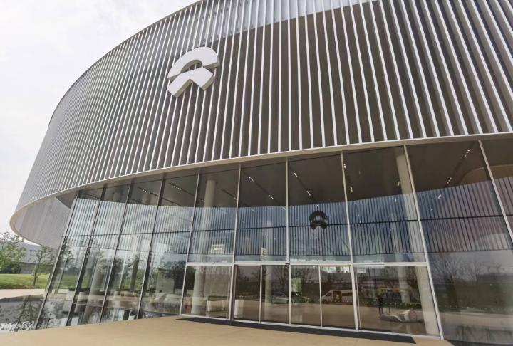 Фасад центра пользовательского опыта Nio в Хэфэе, Китай