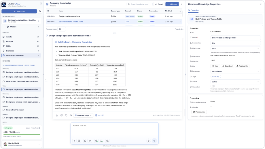 Интерфейс CALC отображает Библиотеку знаний компании с таблицей усилий предварительного натяжения болтов, показывая площадь поперечного сечения при растяжении и значения момента затяжки для болтов размеров от M12 до M30.