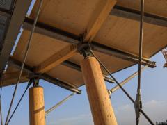 木柱到平台的铰接连接（©IngenieurbüroBraun GmbH＆Co. KG）