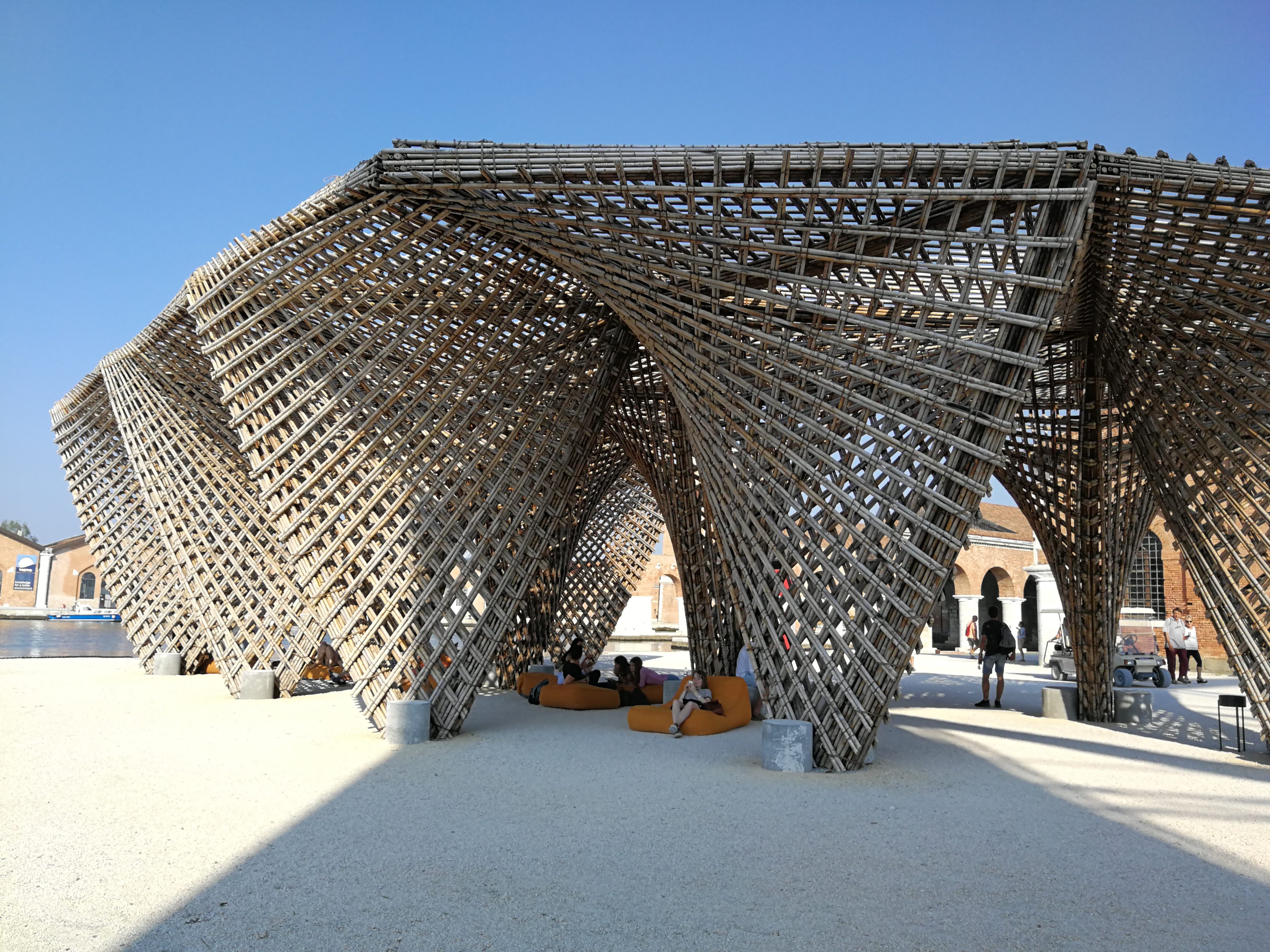 竹钟乳石（©Ergodomus Timber Engineering）