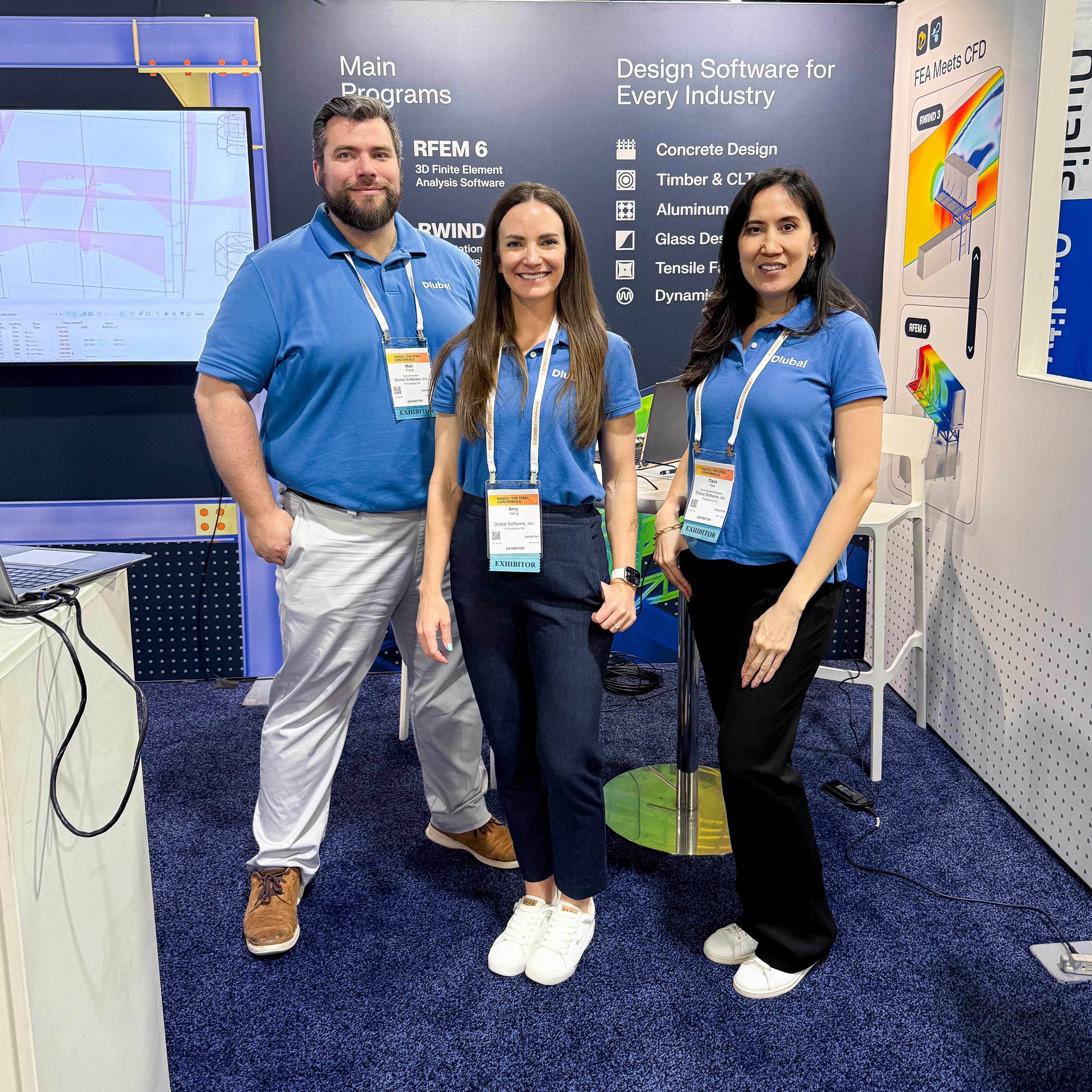 Dlubal Software 团队，包括 Amy Heilig、Cisca Tjoa 和 Matt Frantz，在亚特兰大举行的一场会议期间在他们的展位上亮相。
